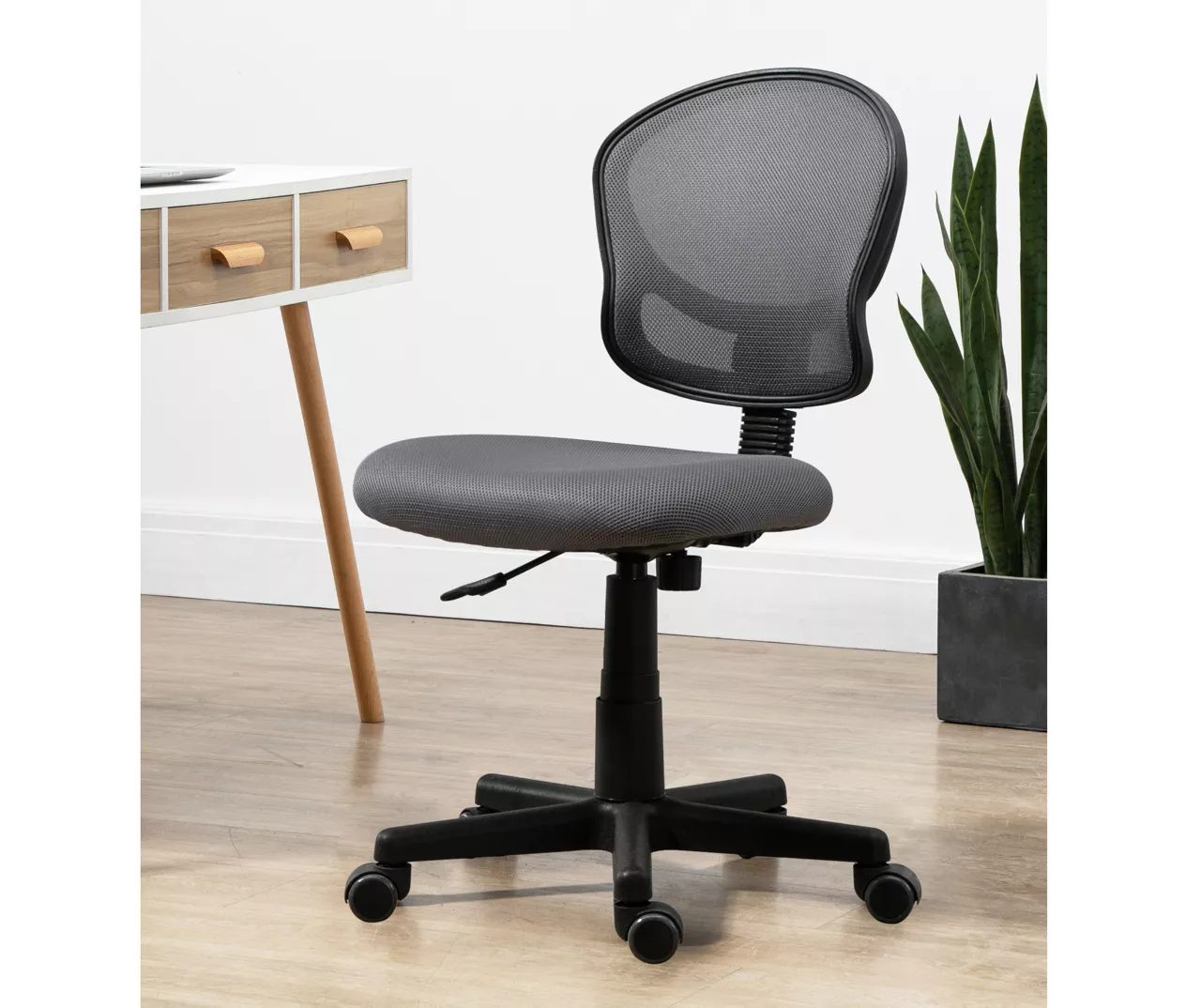 Real Living Rolling Mesh Office Chair - Image 4